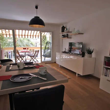 Beautiful In The Center Of Town Apartment